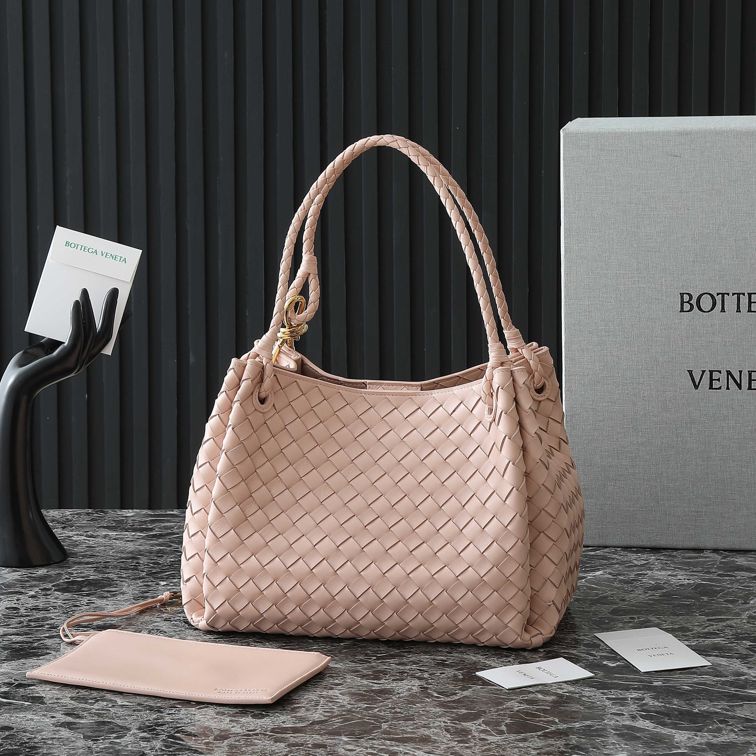 Bottega Veneta Large Intrecciato Leather Shoulder Bag - Image 4