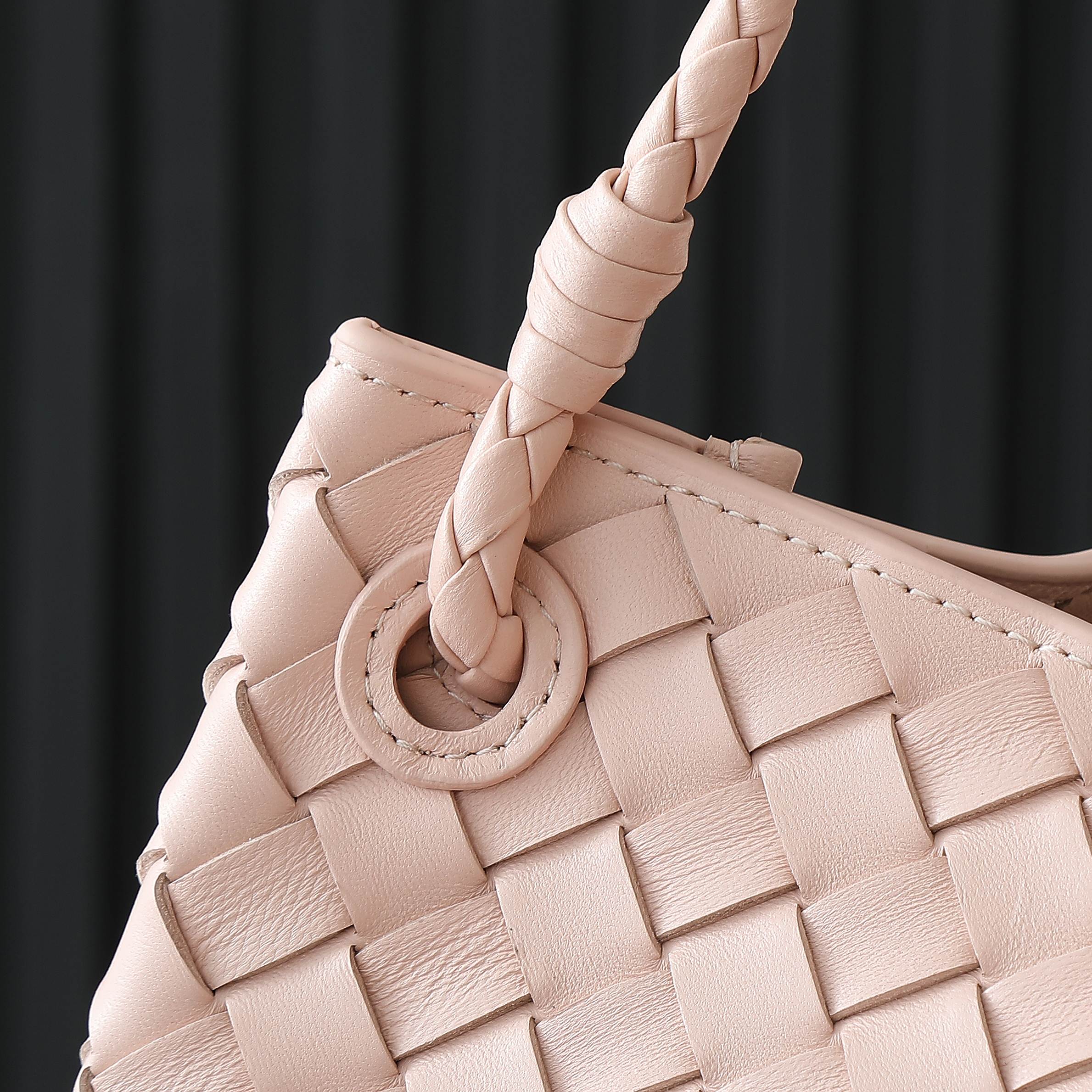 Bottega Veneta Large Intrecciato Leather Shoulder Bag - Image 6