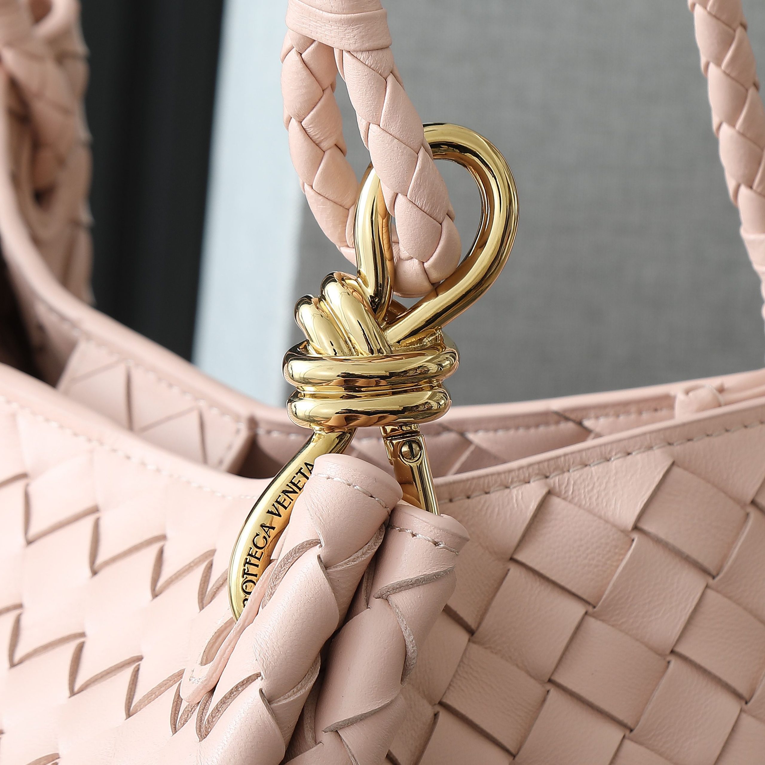 Bottega Veneta Large Intrecciato Leather Shoulder Bag - Image 7