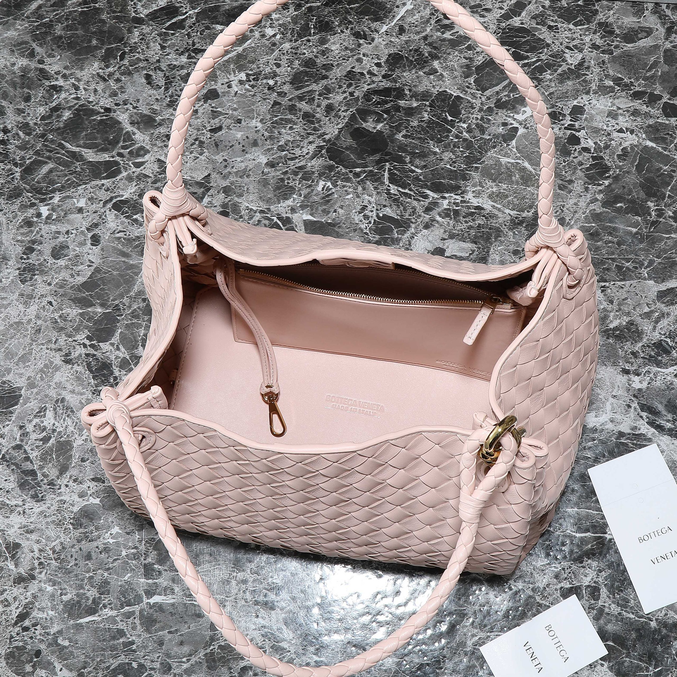 Bottega Veneta Large Intrecciato Leather Shoulder Bag - Image 8