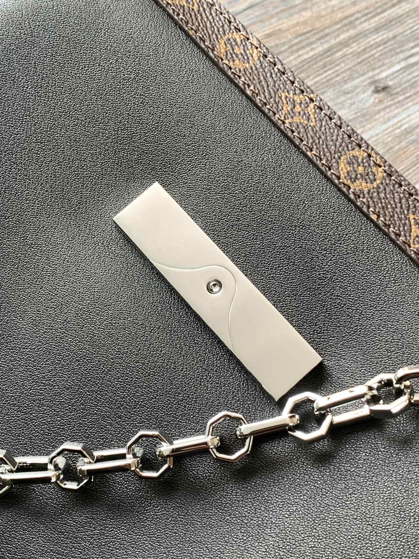 LV Dauphine Soft Vibe MM - Image 10