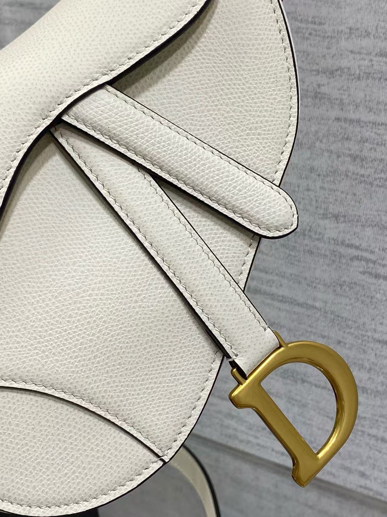 DIOR Saddle Grained Leather Saddle Bag Handbag - Image 2
