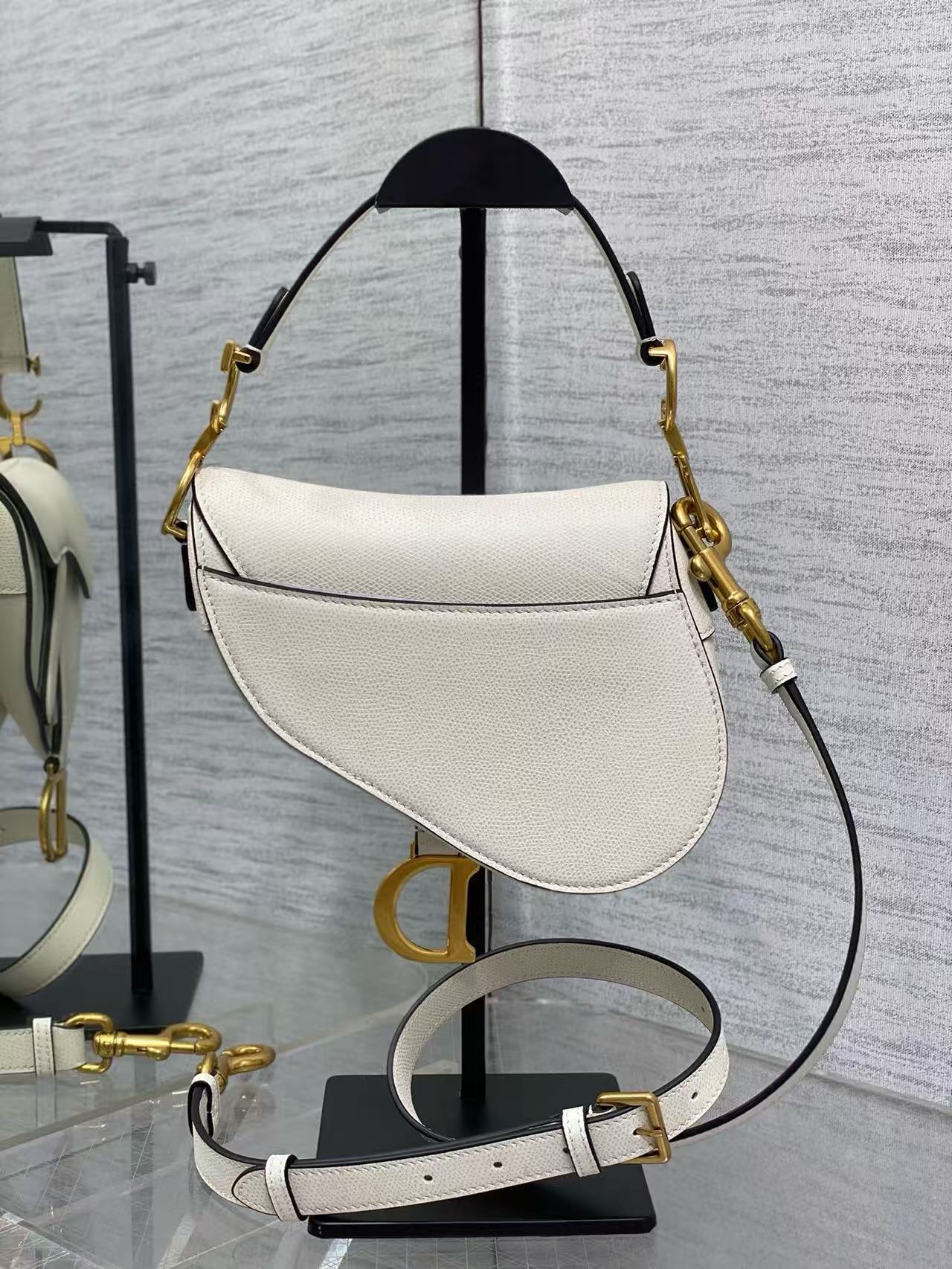 DIOR Saddle Grained Leather Saddle Bag Handbag - Image 3