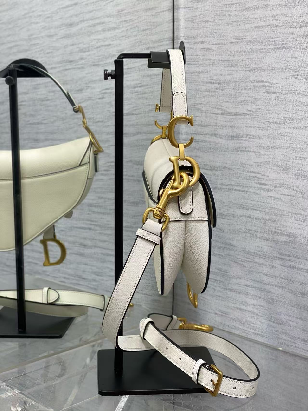 DIOR Saddle Grained Leather Saddle Bag Handbag - Image 4