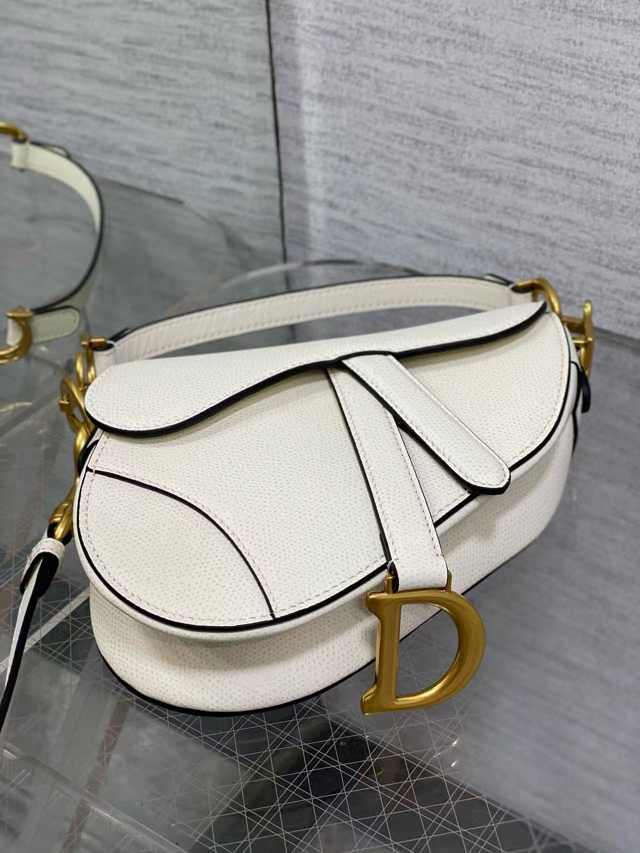 DIOR Saddle Grained Leather Saddle Bag Handbag - Image 6