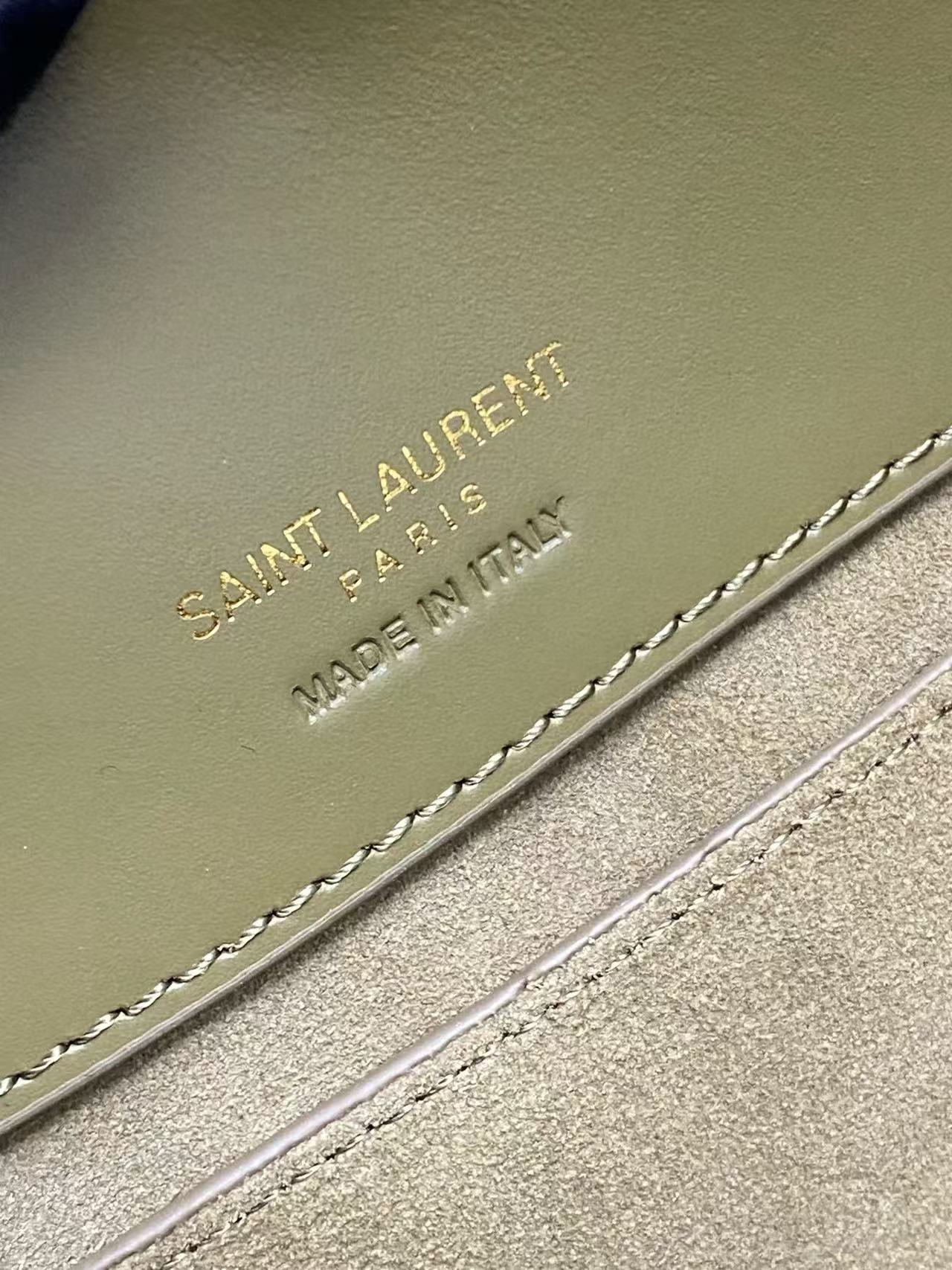 Small LE 37 bag in shiny leather - Image 10