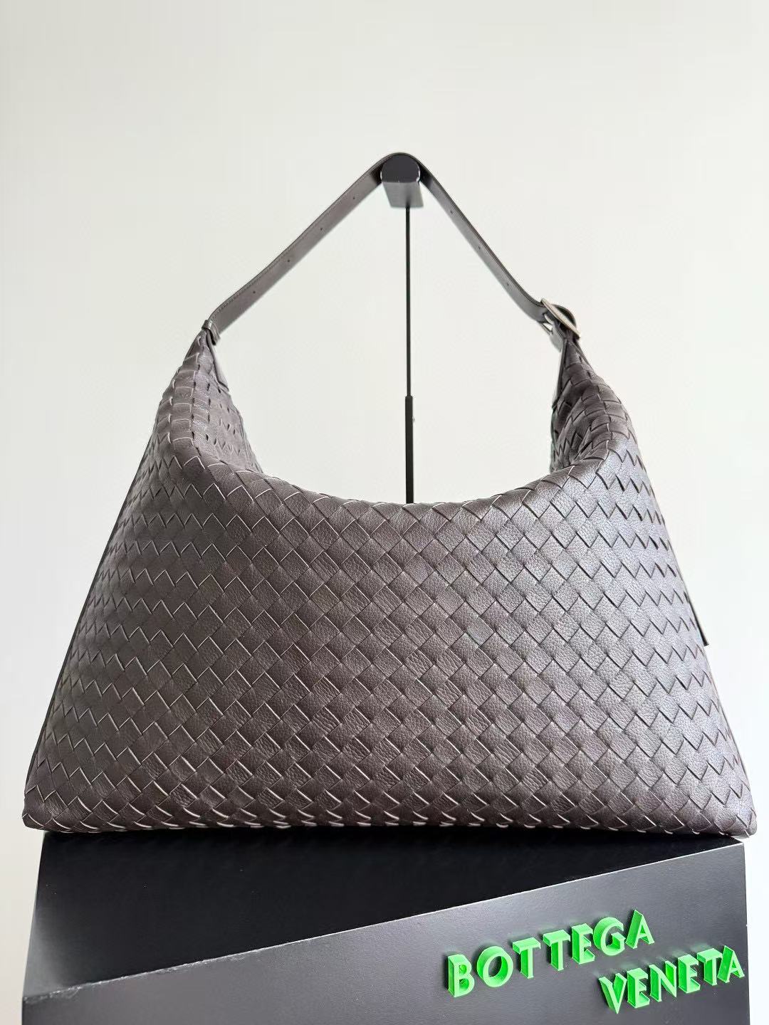 Bottega Veneta Large Traveler - Image 8