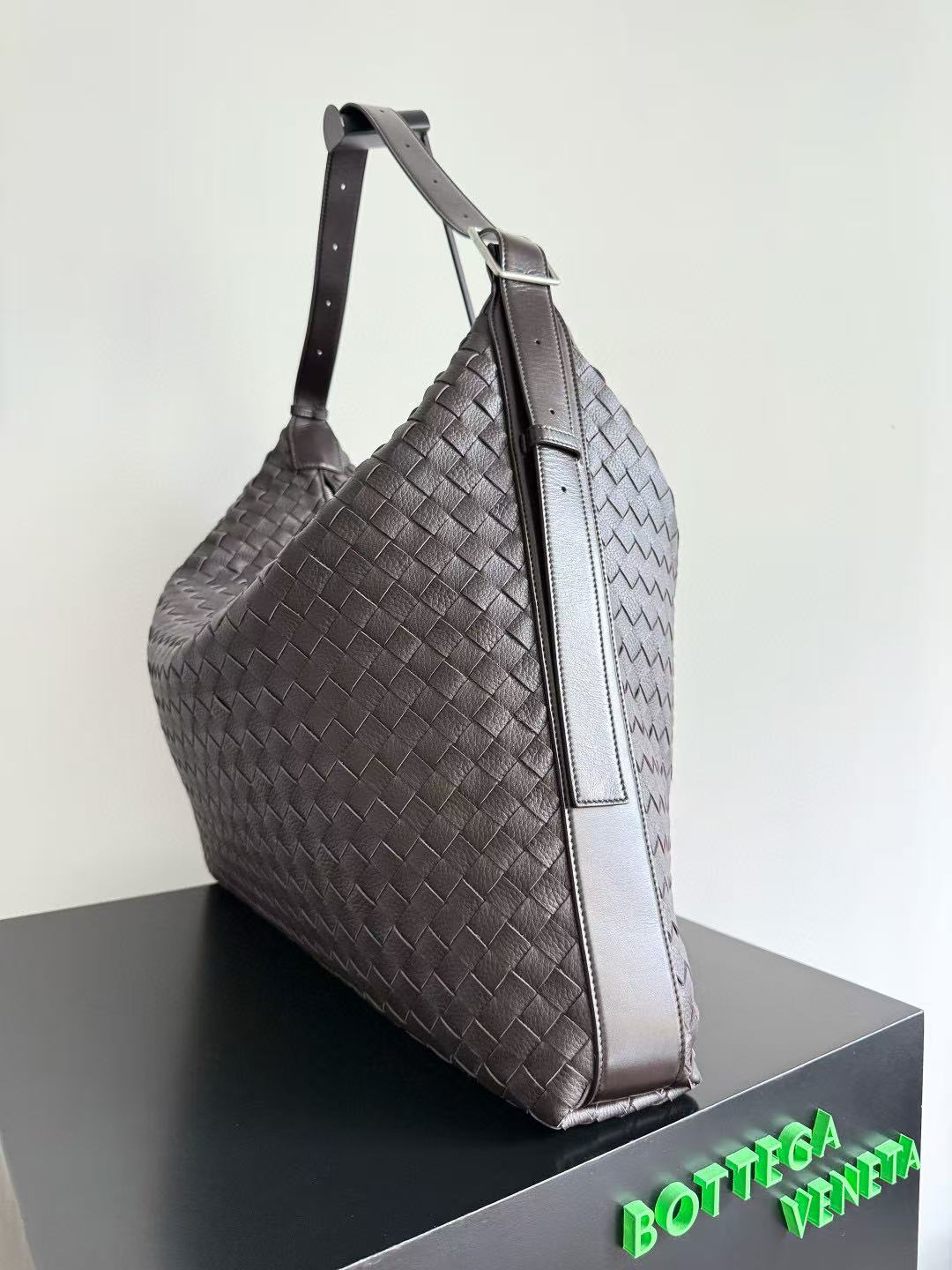 Bottega Veneta Large Traveler - Image 9