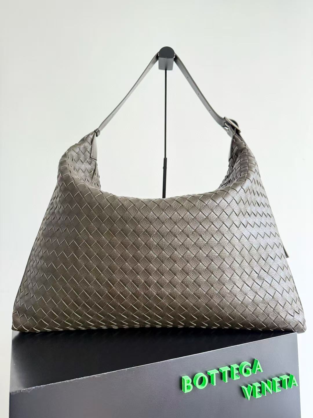 Bottega Veneta Large Traveler - Image 2