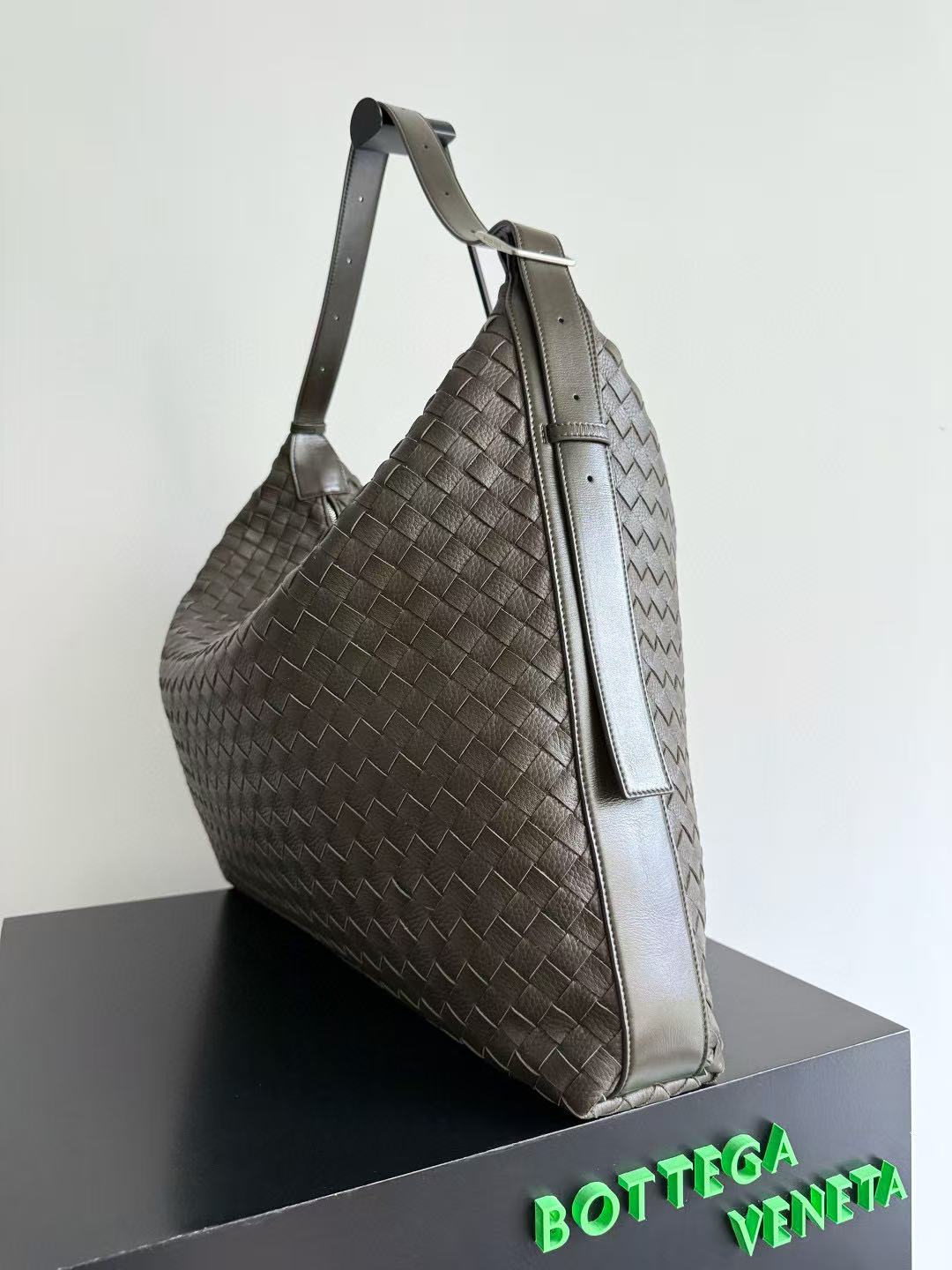 Bottega Veneta Large Traveler - Image 3