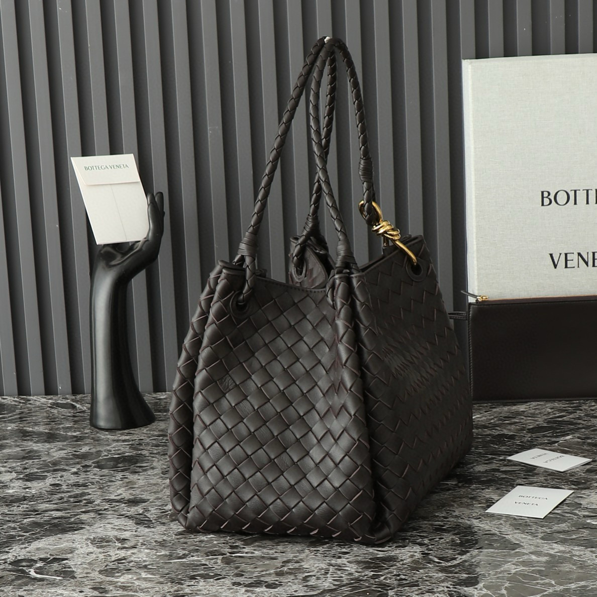 Bottega Veneta Large Intrecciato Leather Shoulder Bag - Image 3