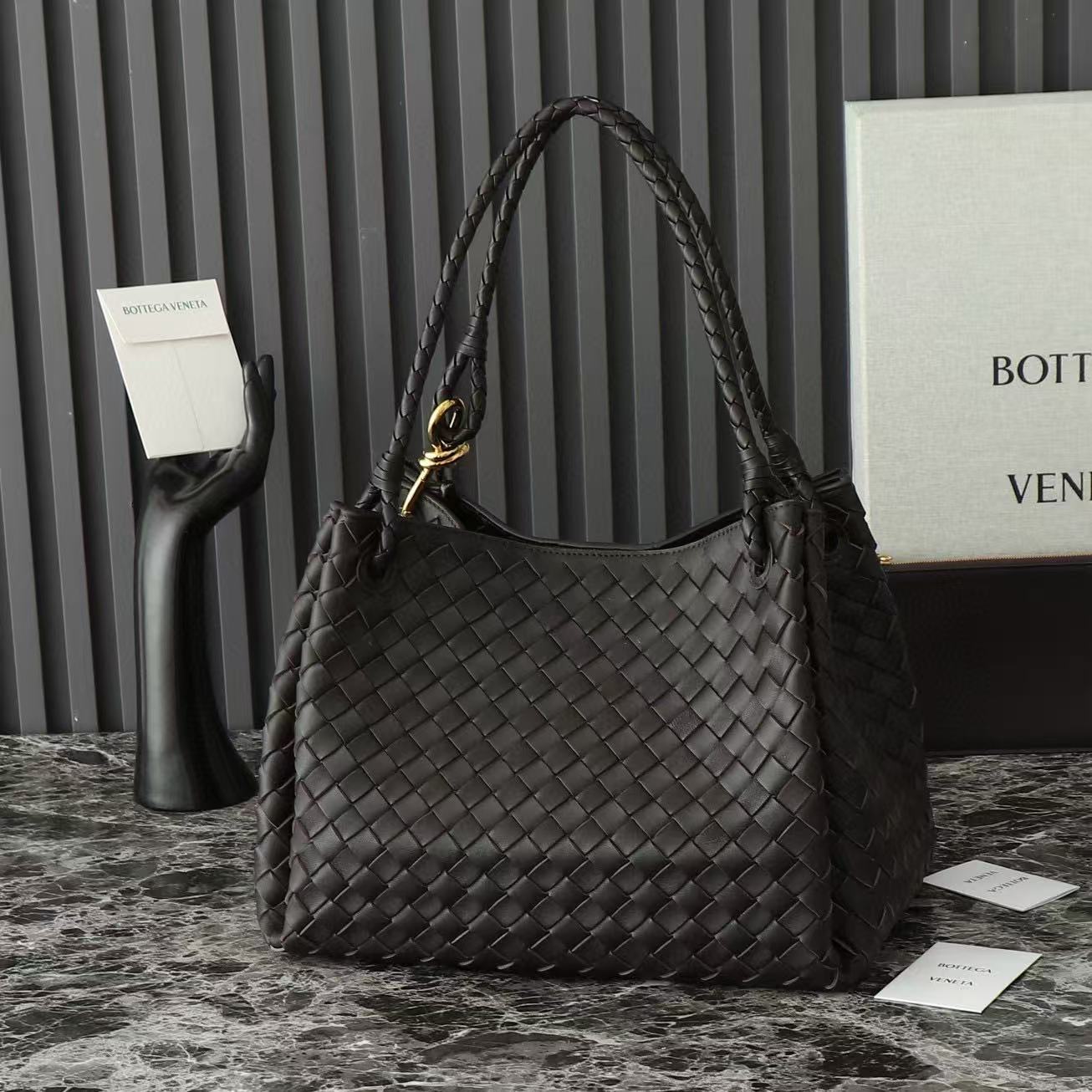 Bottega Veneta Large Intrecciato Leather Shoulder Bag - Image 21