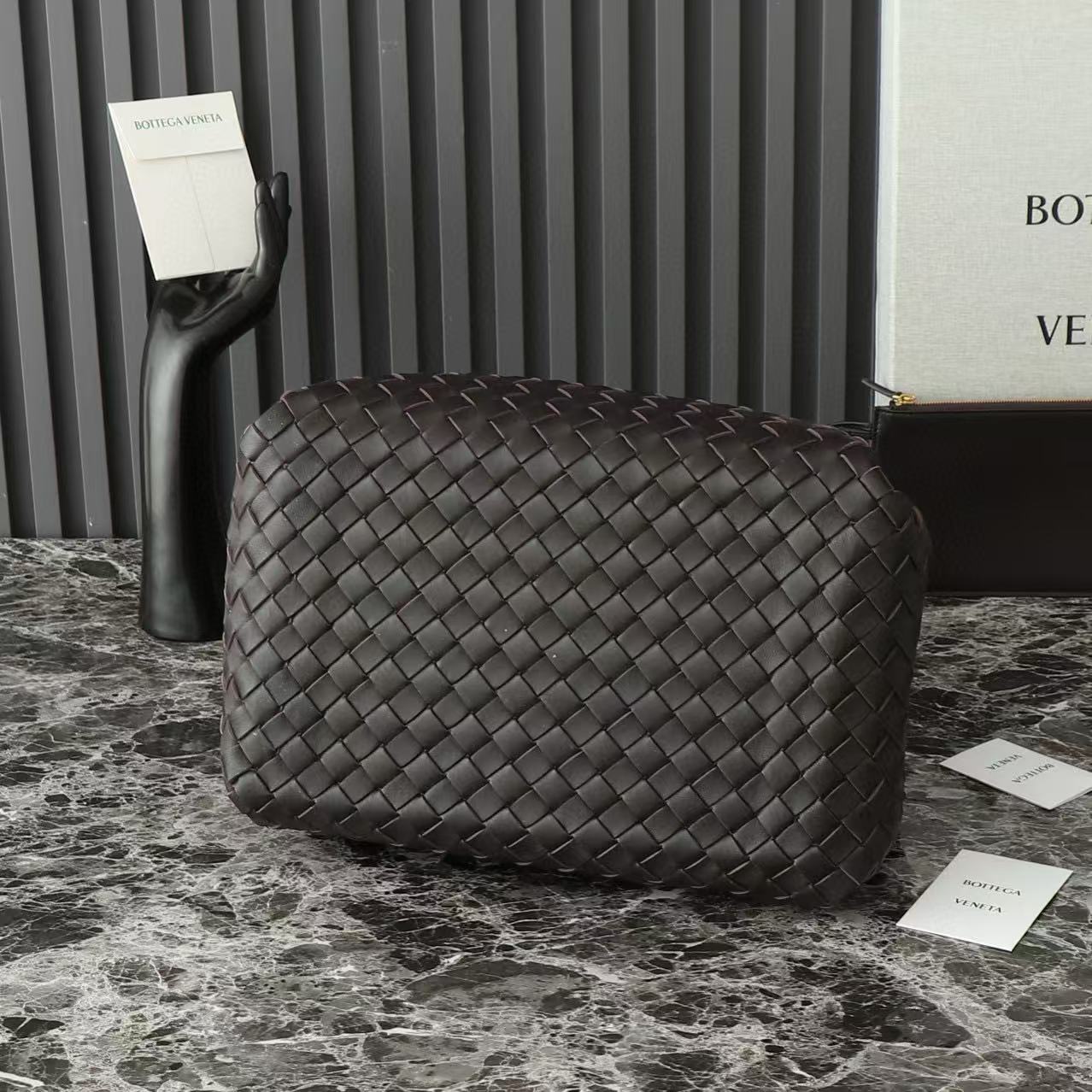 Bottega Veneta Large Intrecciato Leather Shoulder Bag - Image 22