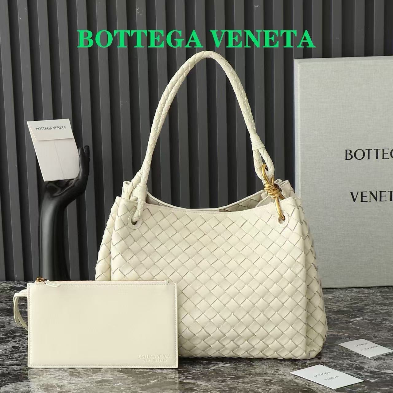 Bottega Veneta Large Intrecciato Leather Shoulder Bag - Image 5