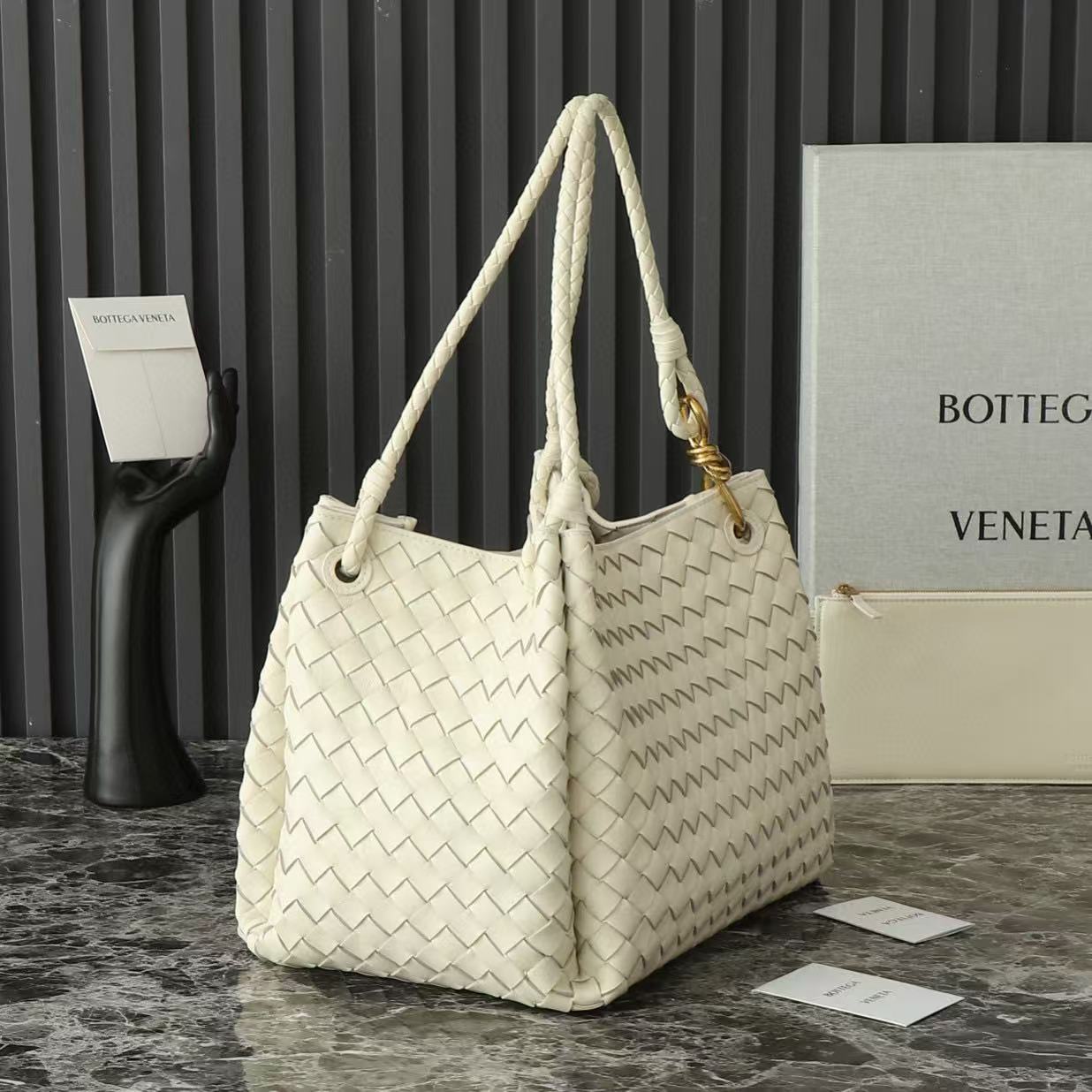 Bottega Veneta Large Intrecciato Leather Shoulder Bag - Image 6