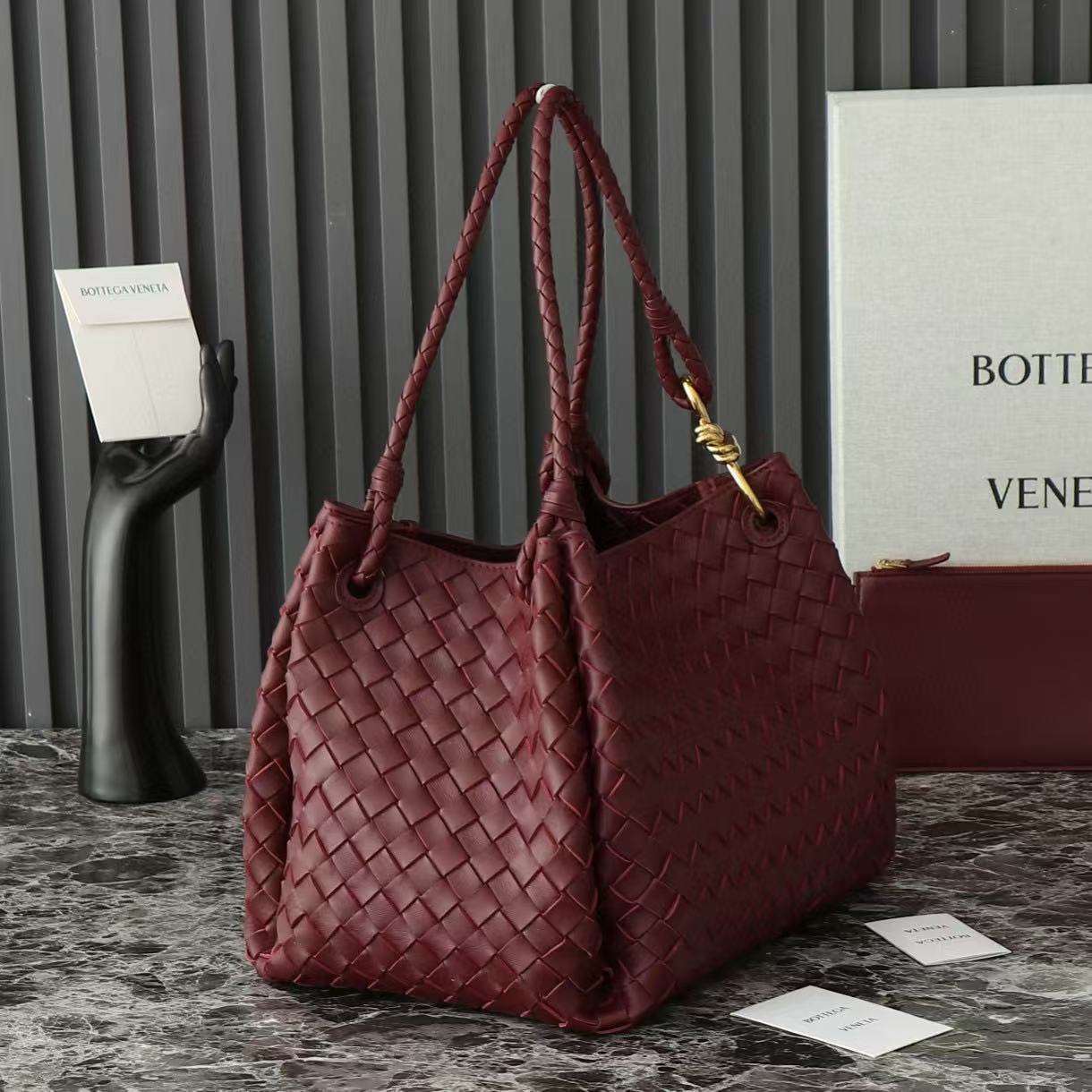 Bottega Veneta Large Intrecciato Leather Shoulder Bag - Image 9