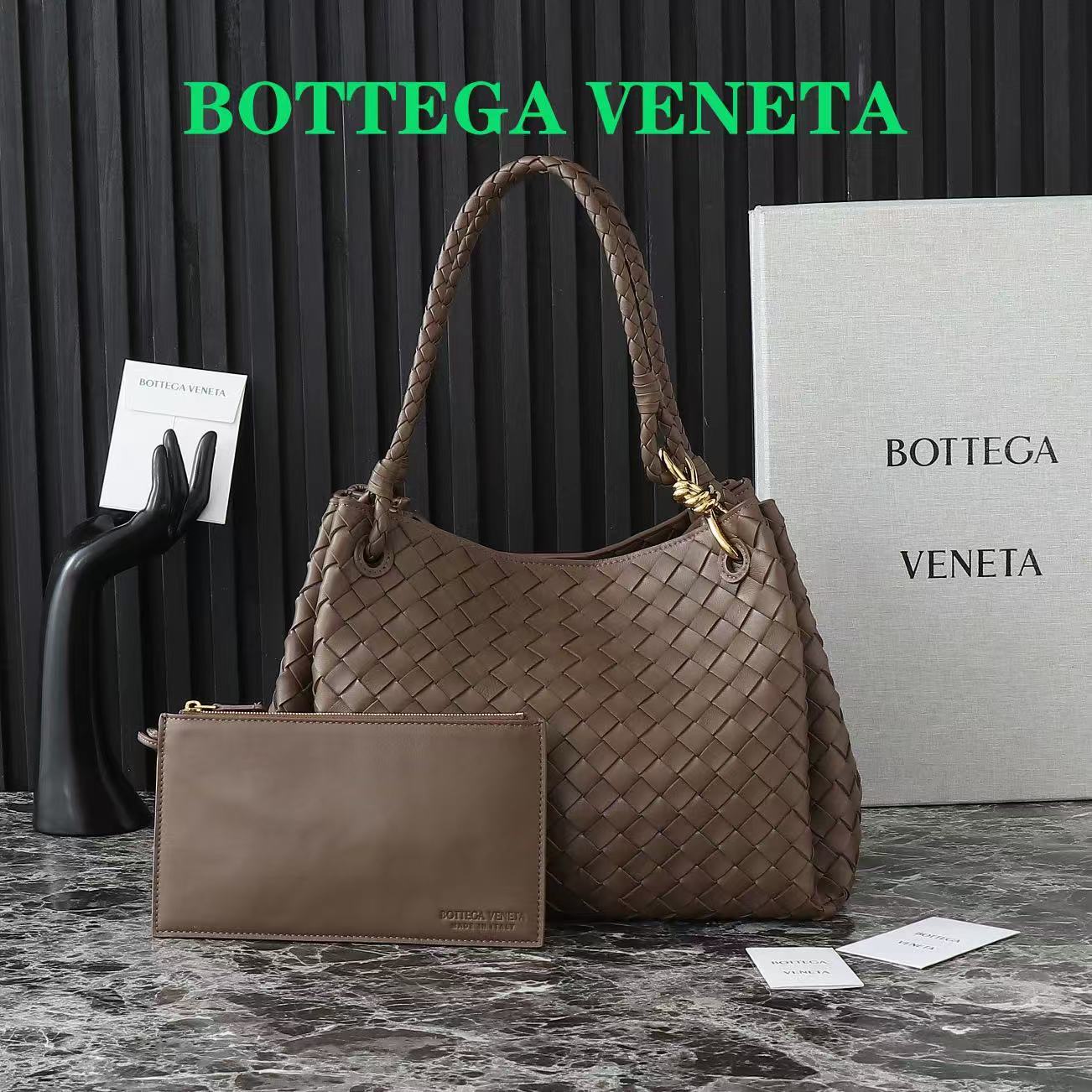 Bottega Veneta Large Intrecciato Leather Shoulder Bag - Image 17