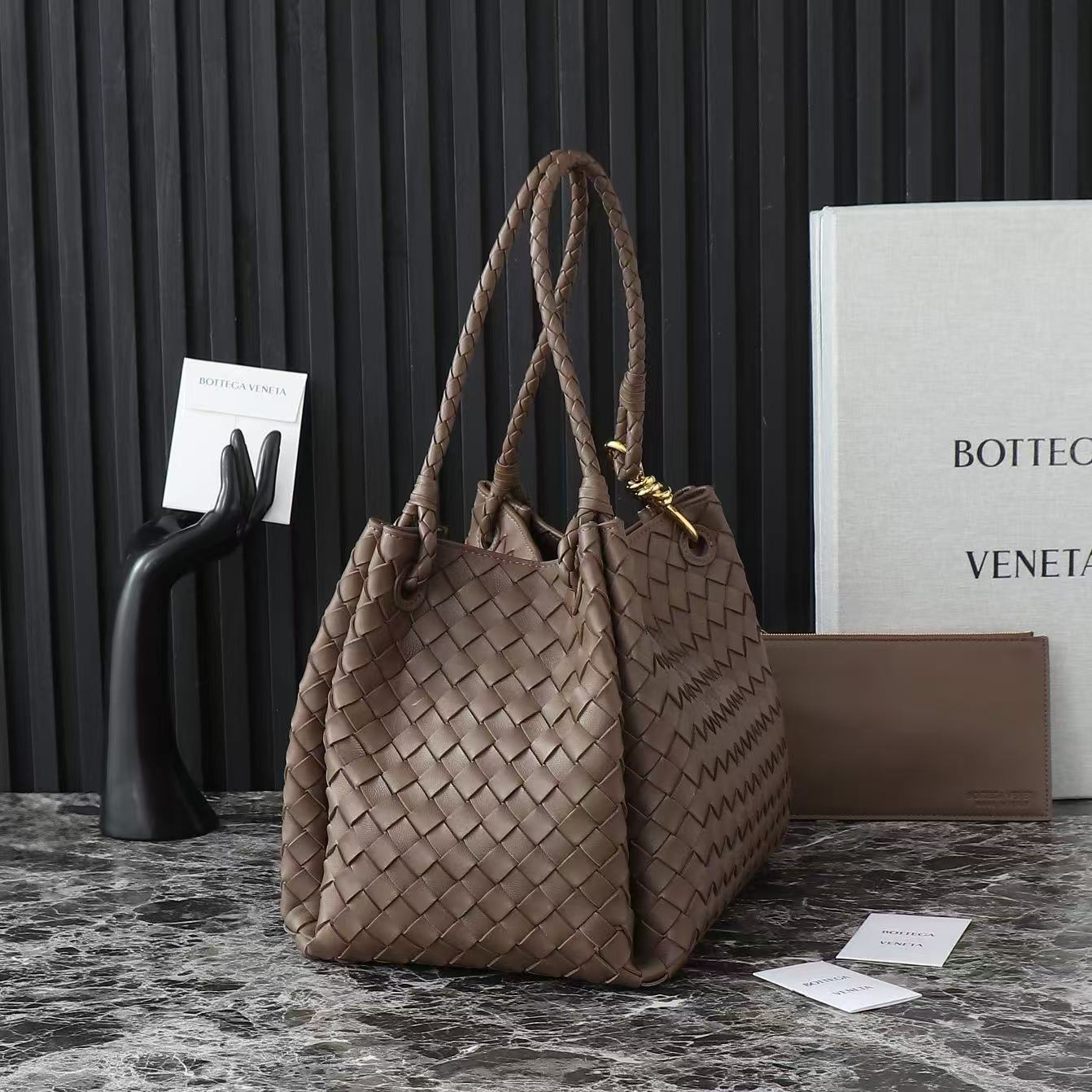 Bottega Veneta Large Intrecciato Leather Shoulder Bag - Image 18