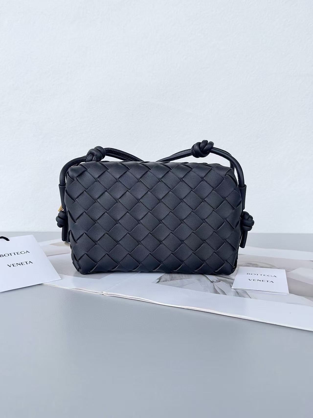 Bottega Veneta Intrecciato Leather Crossbody Bag - Image 5