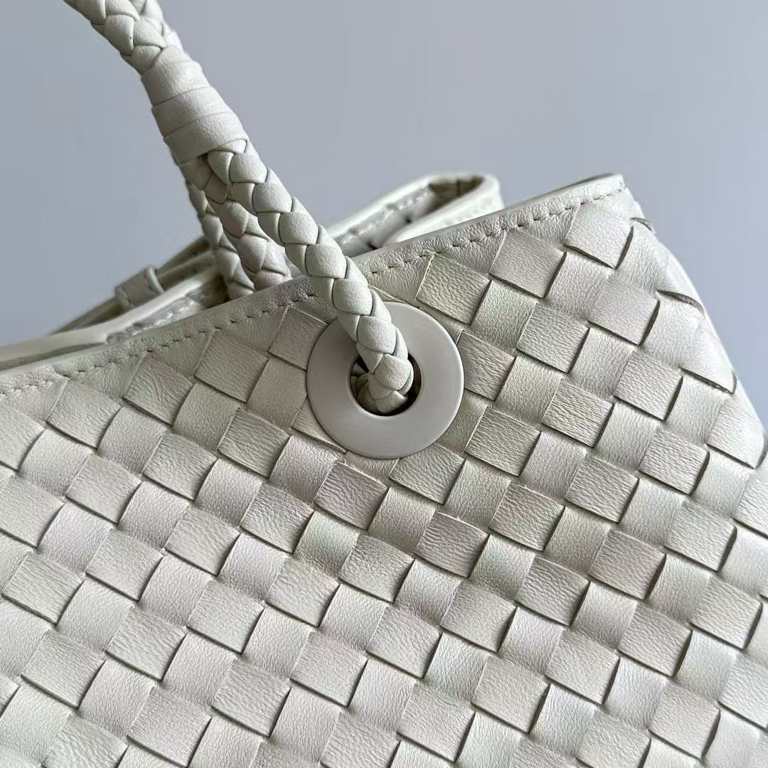 Bottega Veneta Basket woven handbag classic tote bag - Image 8