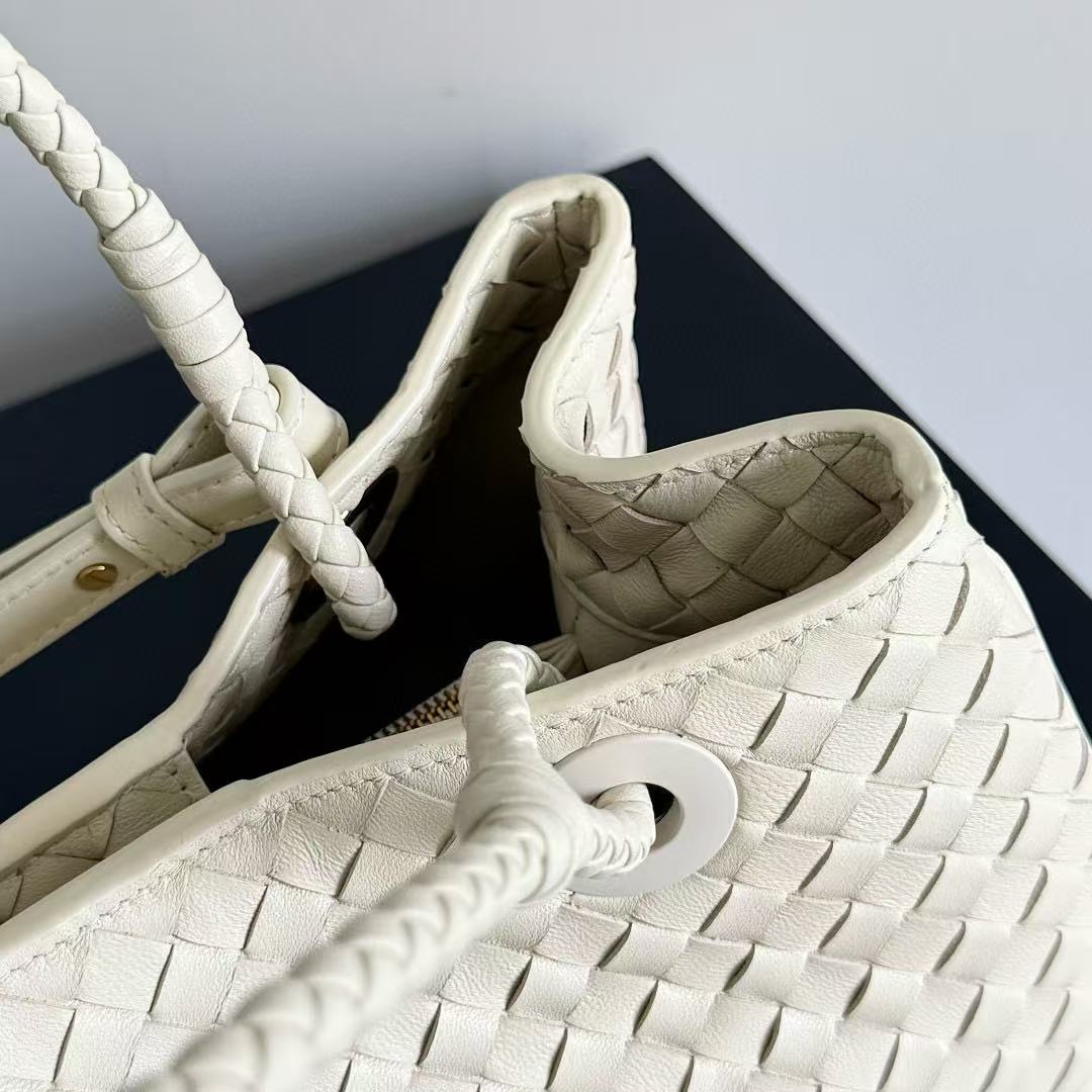 Bottega Veneta Basket woven handbag classic tote bag - Image 9