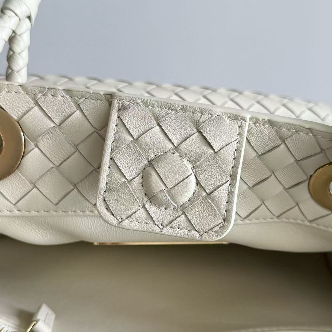 Bottega Veneta Basket woven handbag classic tote bag - Image 10