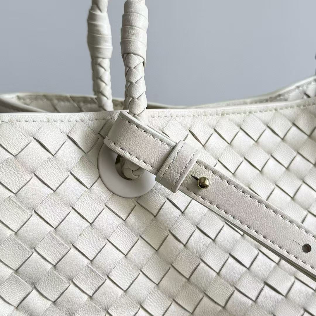 Bottega Veneta Basket woven handbag classic tote bag - Image 12