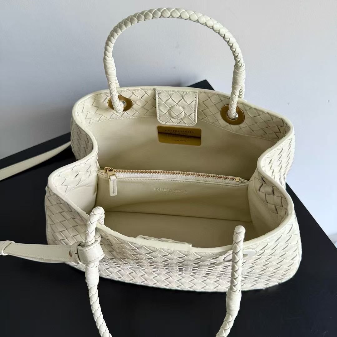 Bottega Veneta Basket woven handbag classic tote bag - Image 4