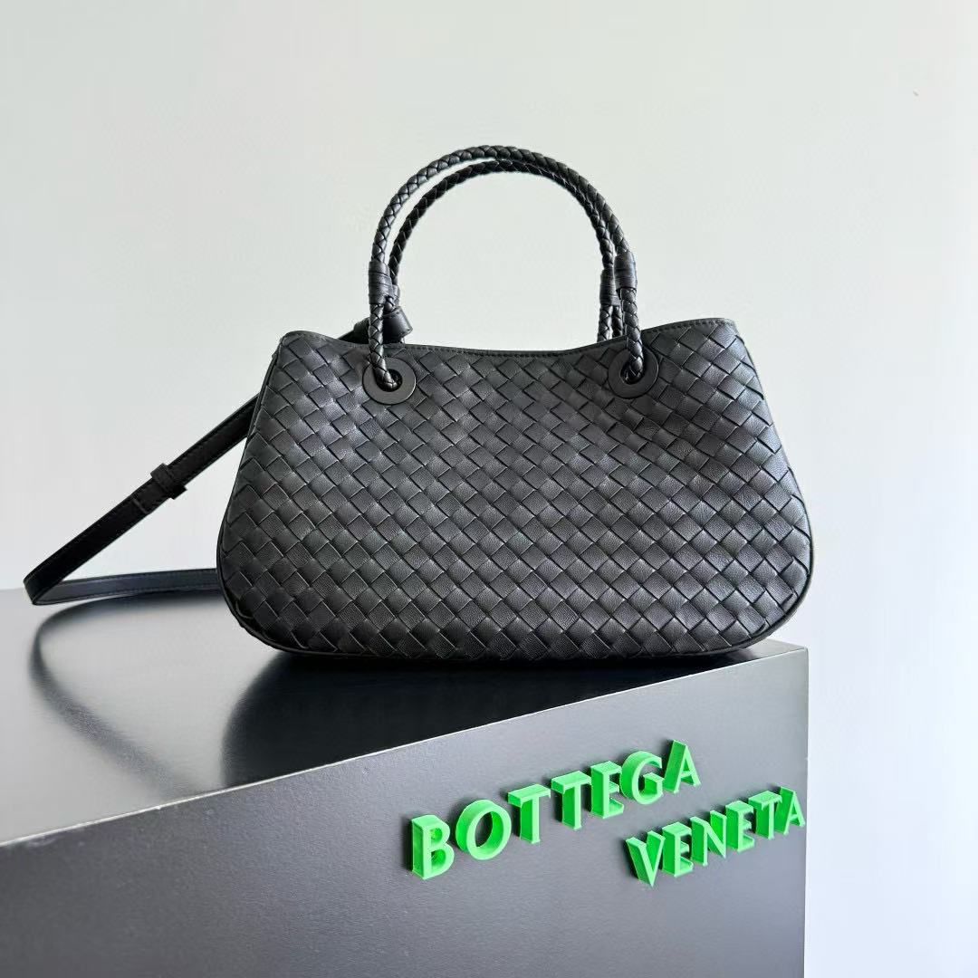Bottega Veneta Basket woven handbag classic tote bag - Image 5
