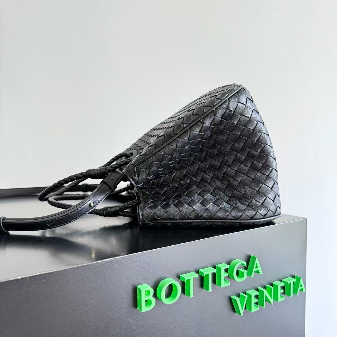 Bottega Veneta Basket woven handbag classic tote bag - Image 6