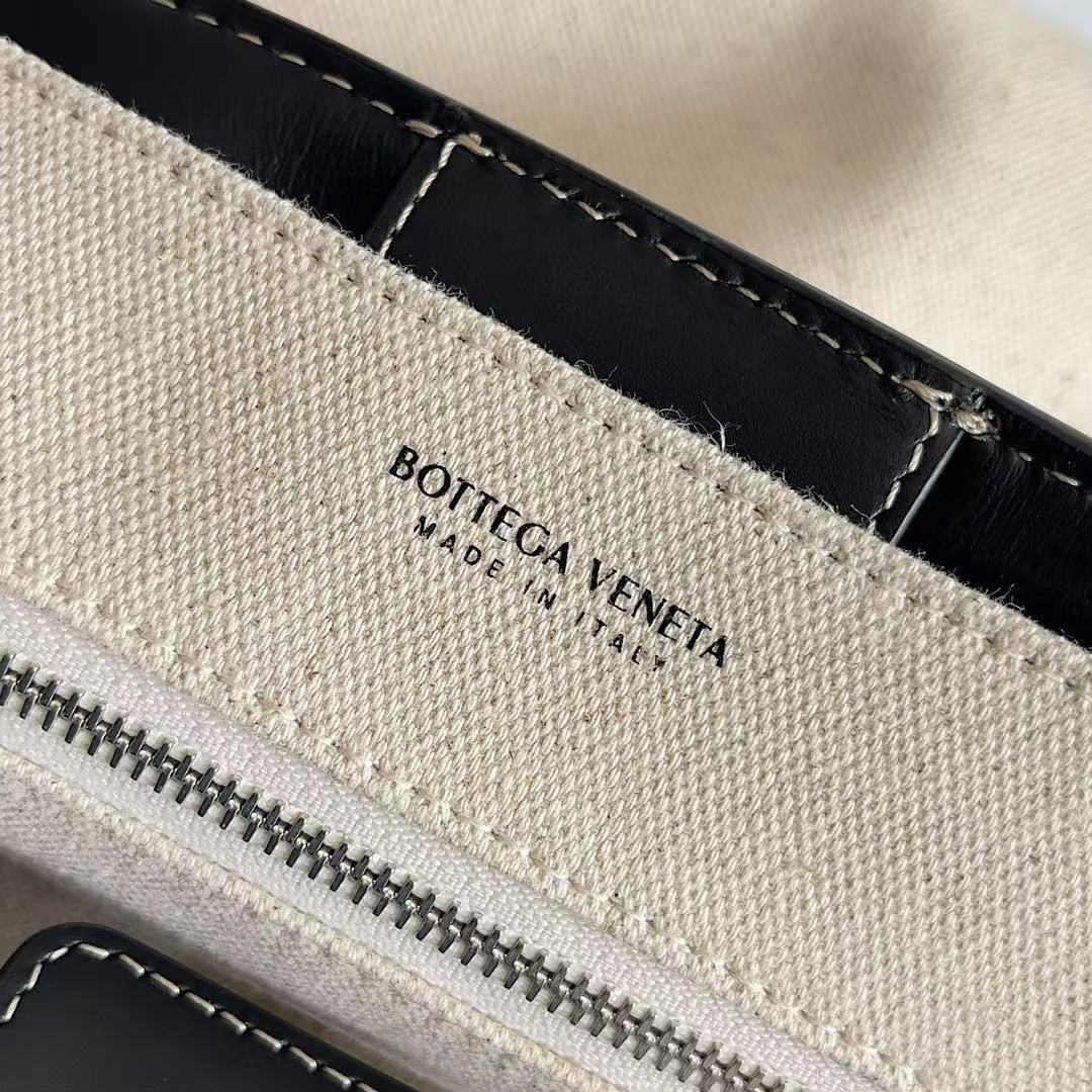 Bottega Veneta Andiamo large embellished leather-trimmed canvas tote - Image 9