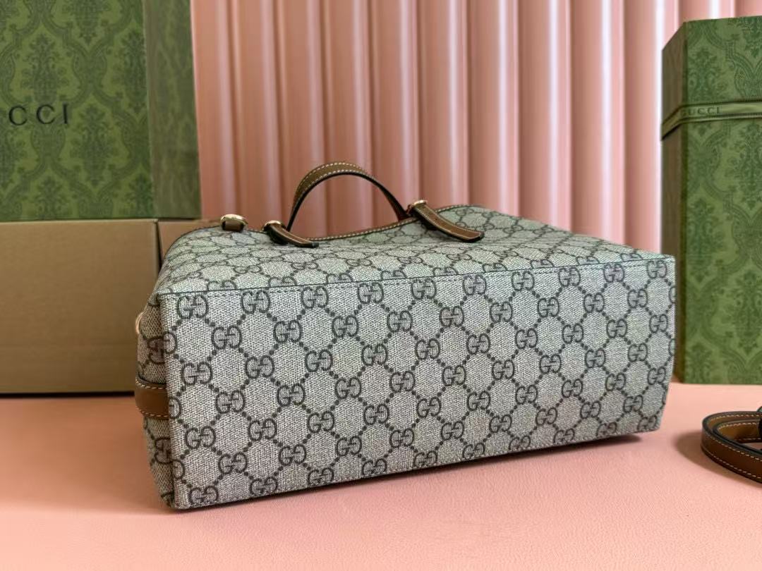 GG Emblem medium tote bag - Image 6