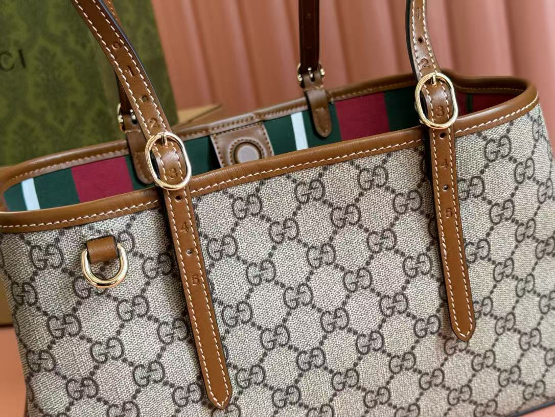 GG Emblem medium tote bag - Image 7