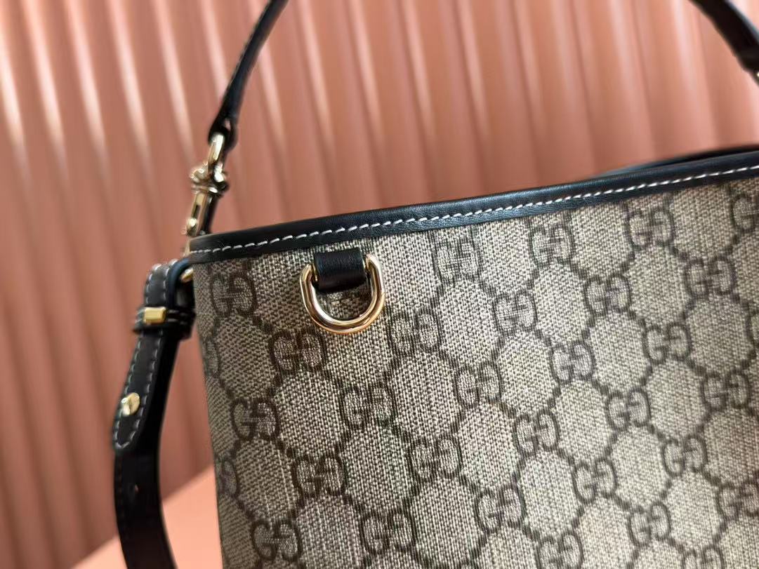GG Emblem small bucket shoulder bag - Image 7