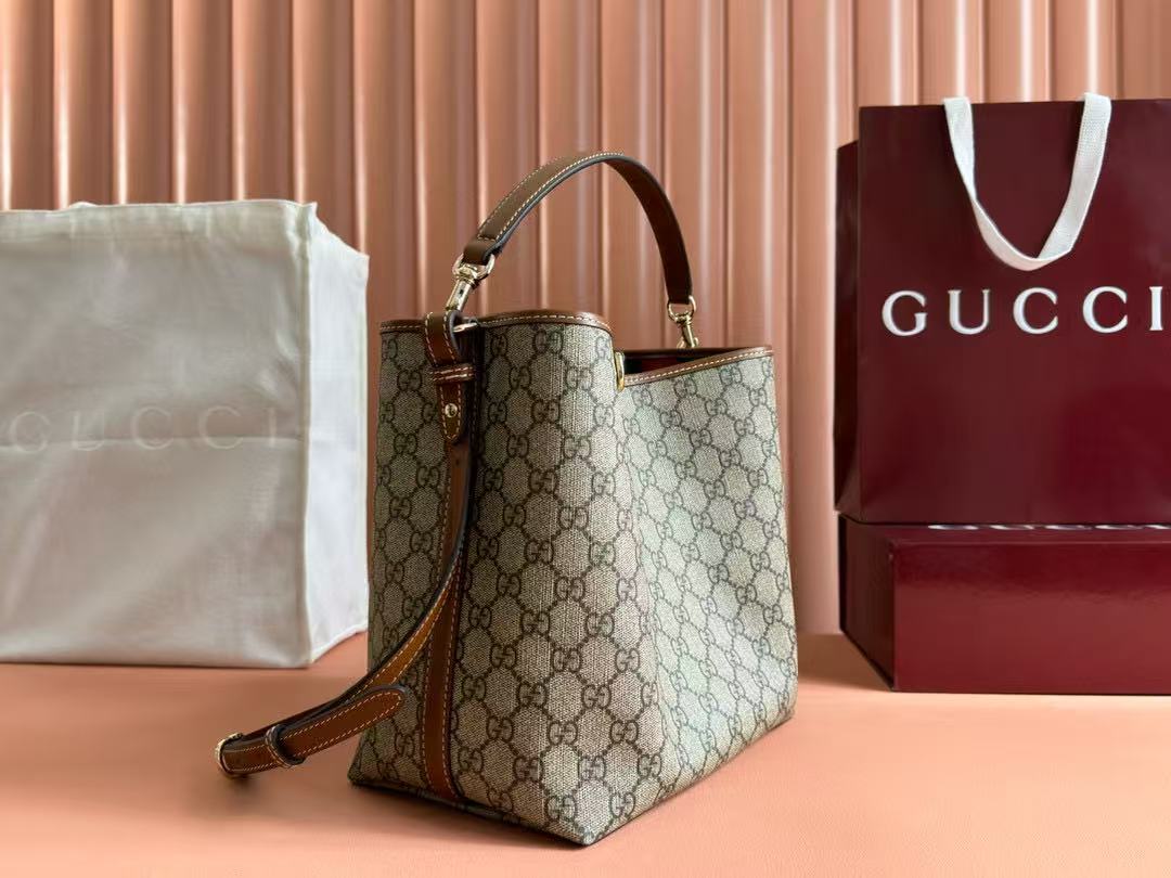 GG Emblem small bucket shoulder bag - Image 13