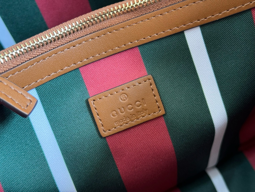 GG Emblem small bucket shoulder bag - Image 18