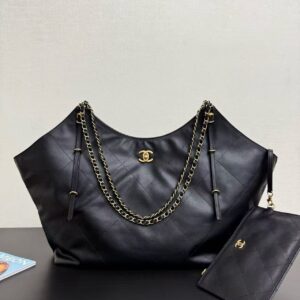 CHANEL 25s quilted leather and chain shoulder bag