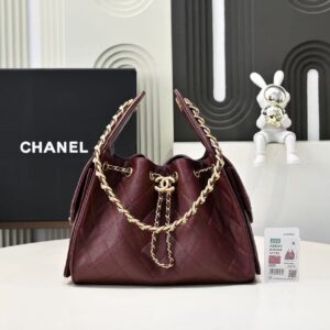 CHANEL 25A leather chain handbag in grained calfskin