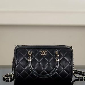 CHANEL 25C gold buckle zipper closure diamond lambskin handbag