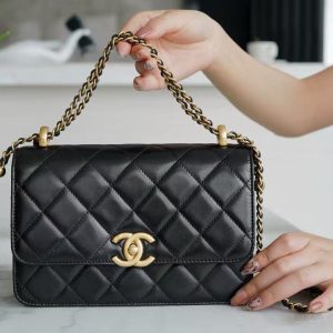 CHANEL 21A leather chain single compartment crossbody bag